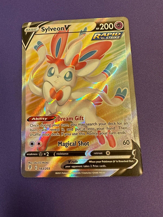 Sylveon V 183/203 Pokemon Evolving Skies